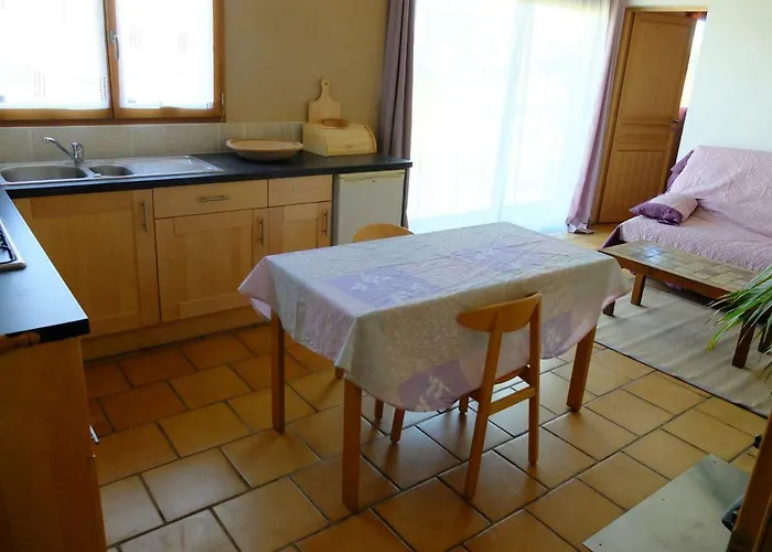 Un Petit Nid Dans La Garrigue Saint-Pierre-des-Champs